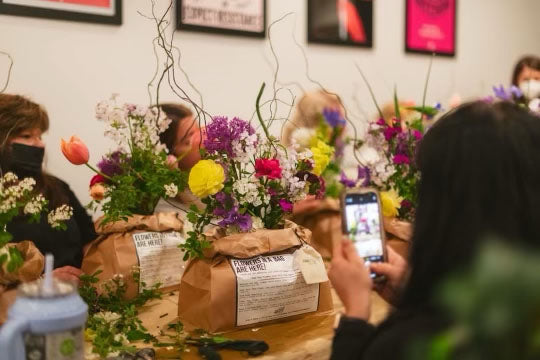 Bloom & Brew: A Bontanical Workshop with Hometown Flowers @ BesTea 5/18
